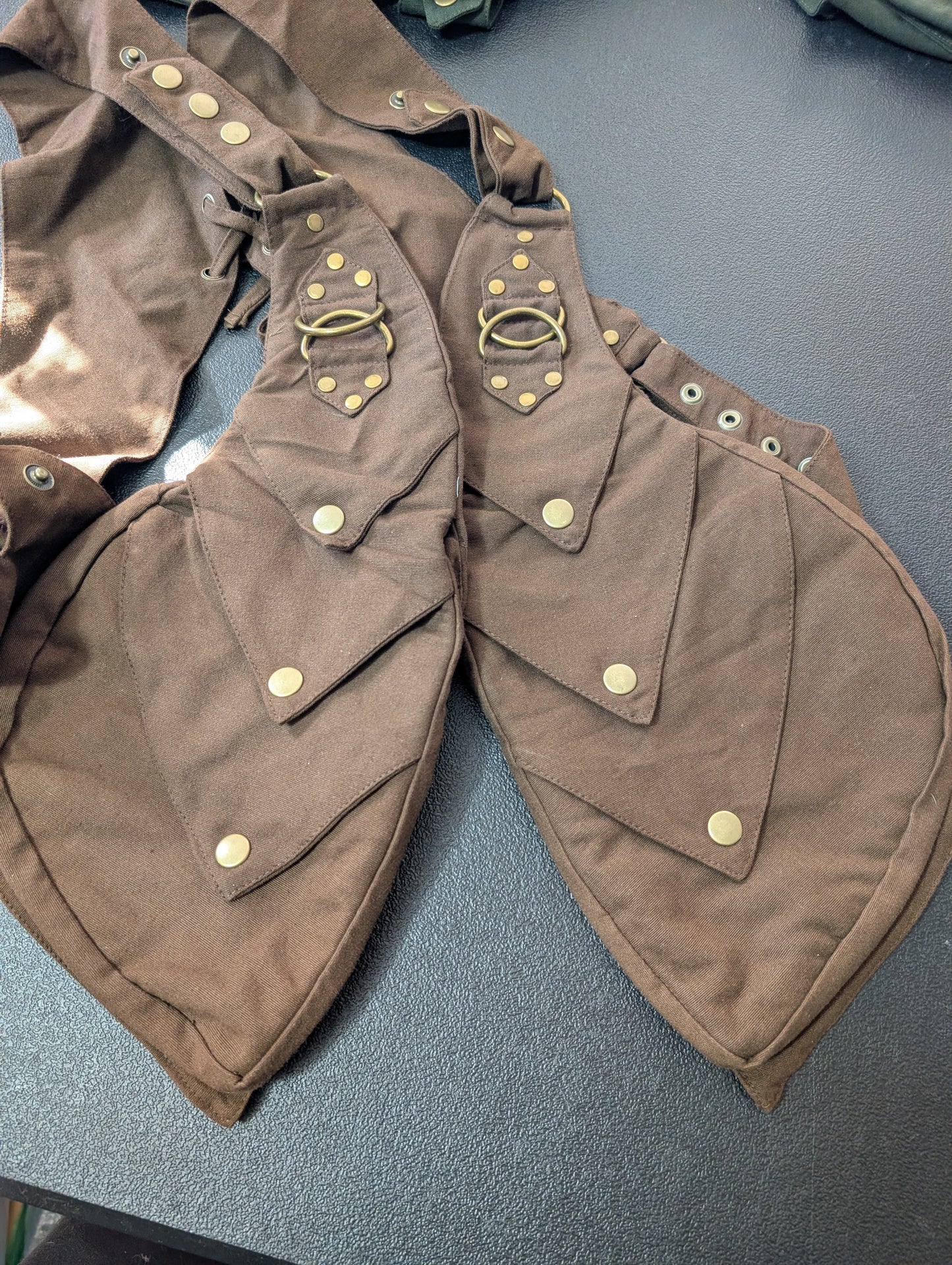 Holster: Dragon Scales Pocket Vest [ABO-604]